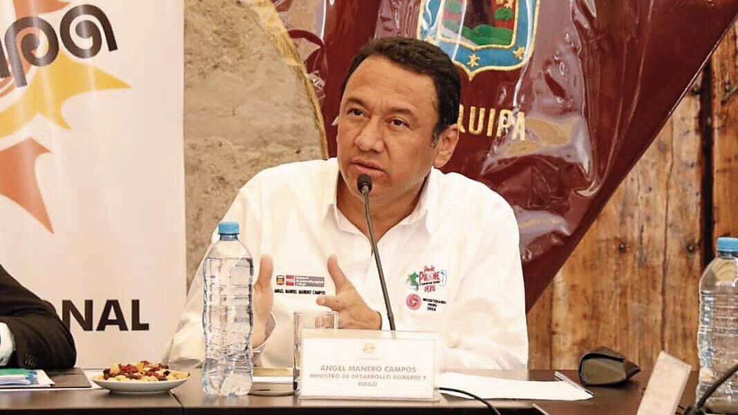 Ministro Ángel Manero en el Consejo Regional de Arequipa antes de votar transferencia del proyecto. Foto: GEC.