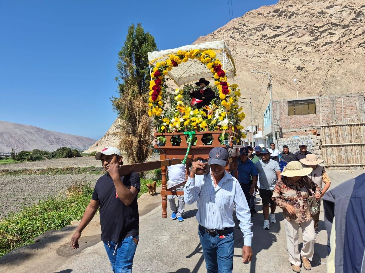 Pobladores celebraron la fiesta patronal de San Isidro Labrador, en Oooña. Foto: Radio Ocoña