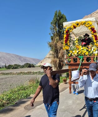 Pobladores celebraron la fiesta patronal de San Isidro Labrador, en Oooña. Foto: Radio Ocoña