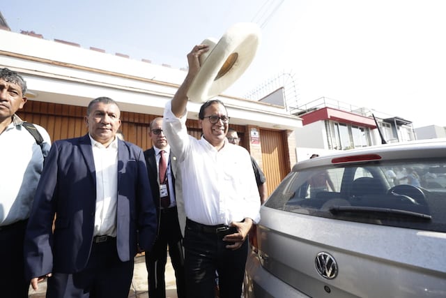Candidato presidencial Roberto Sánchez votó en San Borja (Fotos: Jesús Saucedo / @photo.gec)