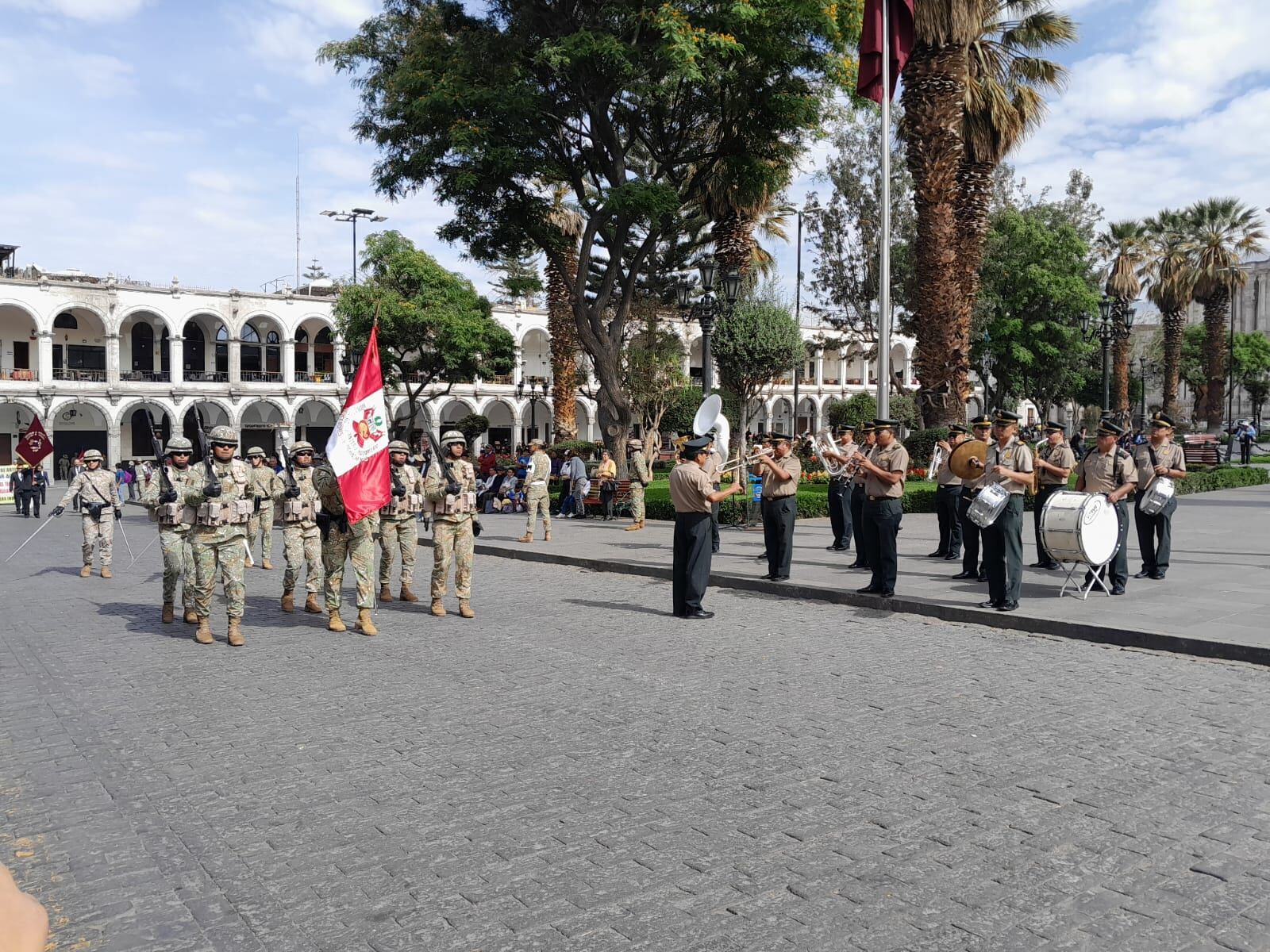 Desfile de honor estuvo acompañado con banda de la Policía. (Foto: Yorch Huamaní)