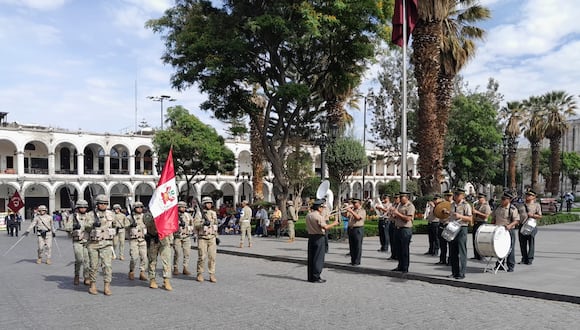 Desfile de honor estuvo acompañado con banda de la Policía. (Foto: Yorch Huamaní)
