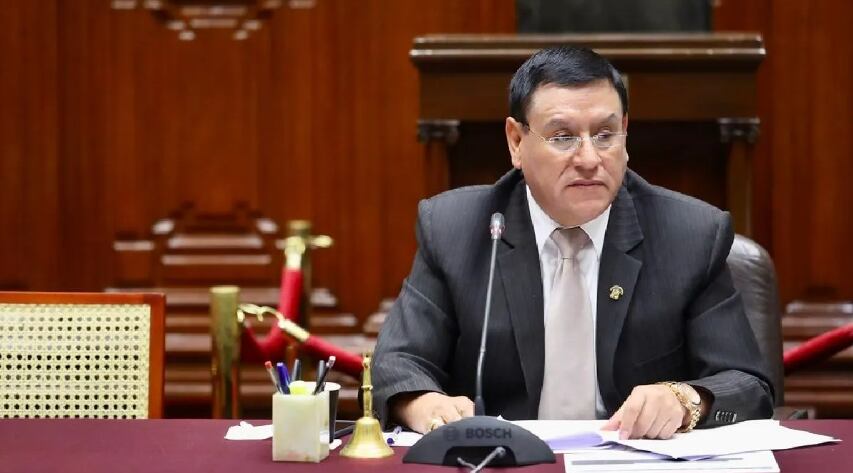Alejandro Soto anuncia una reconsideración al aumento del sueldo congresal. Foto: gob.pe