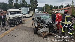 Camioneta choca con combi dejando un fallecido y cuatro heridos en Cusco