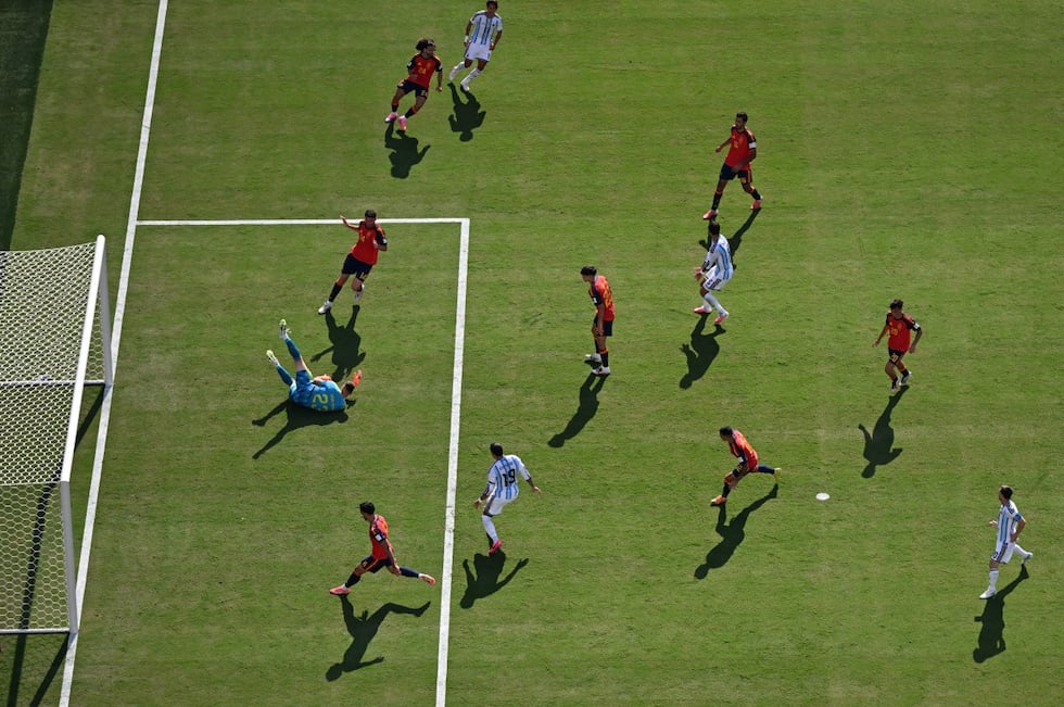 La Roja y la Albiceleste libraron una batalla futbolística por la gloria mundial