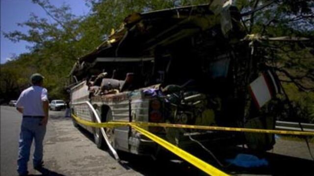 Brasil: Choque entre camión y microbús deja 11 muertos