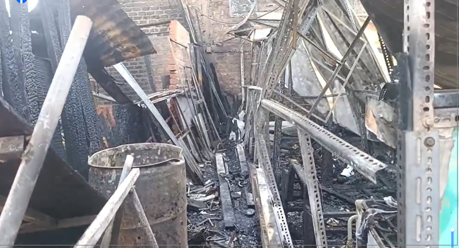 Ica: voraz incendio destruye vivienda y deja a familia en la calle en Los Juárez, en Comatrana