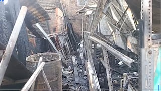 Ica: voraz incendio destruye vivienda y deja a familia en la calle en Los Juárez, en Comatrana
