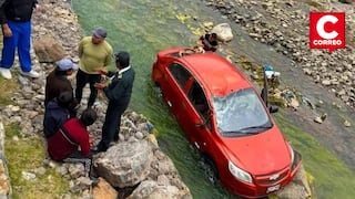 Huancavelica: adulto mayor cae al río tras confundir freno con acelerador
