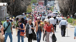 Día de Todos los Santos: Nostalgia y miles de recuerdos en cementerios de Arequipa