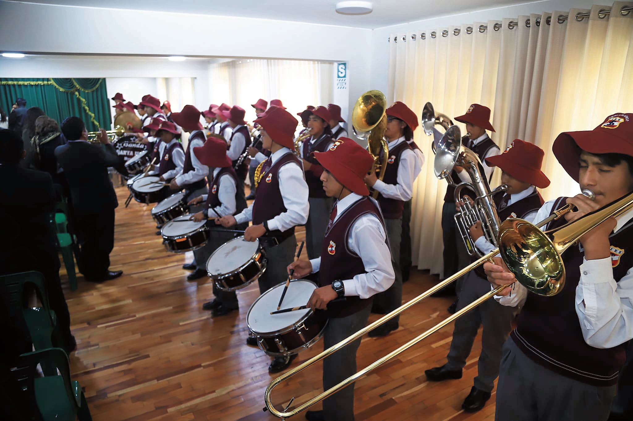 Robo sistemático y paciente del salón de música del colegio lorentino. Golpe a los alumnos músicos