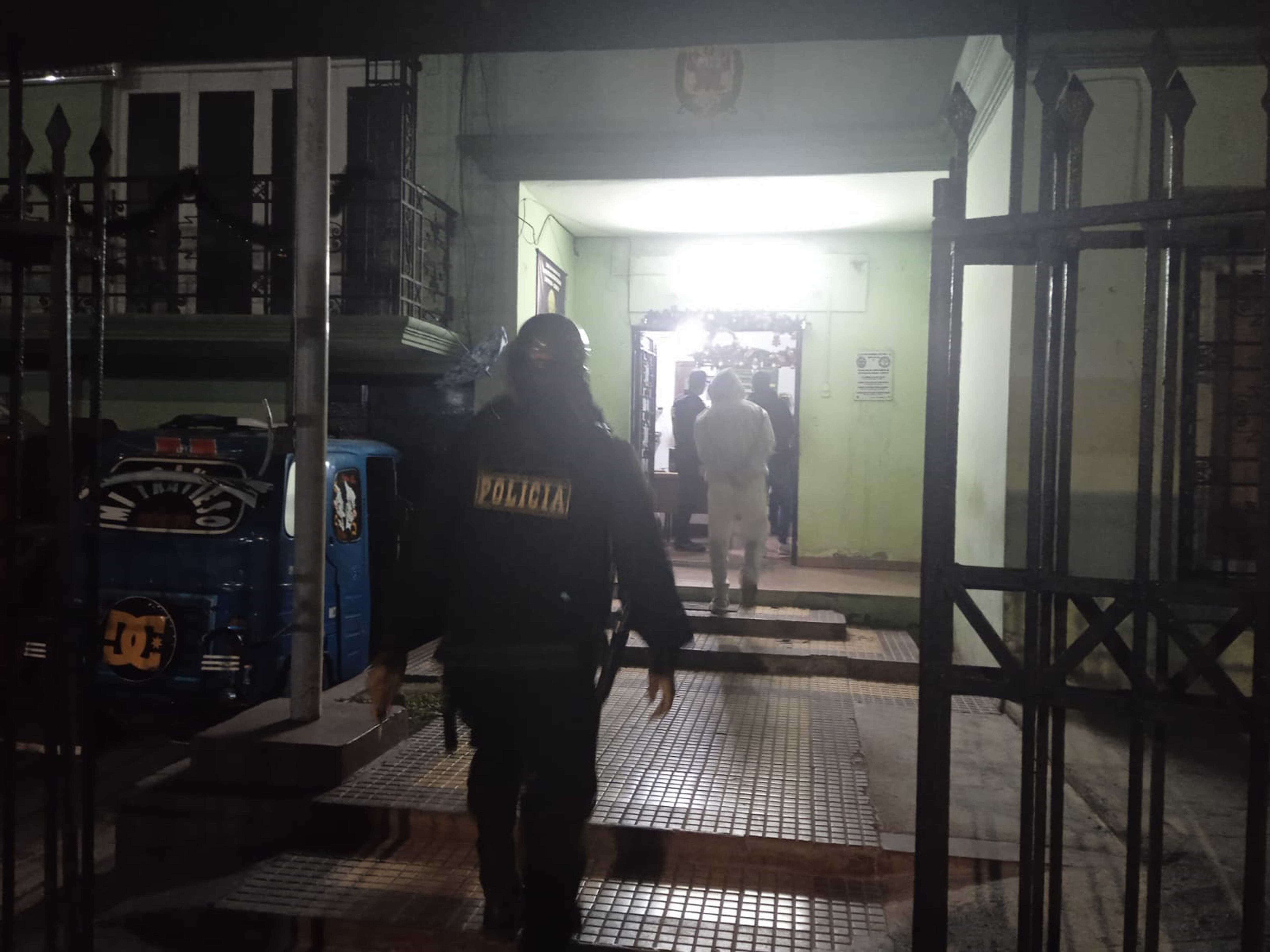 El local está ubicado en El Carmen. Sujetos se llevaron el botín y otras especies. Huyeron en dos vehículos.