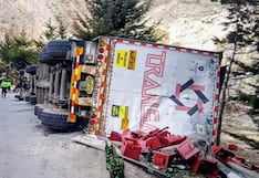 Tráiler cargado de cerveza se despista y licor queda regado en la Carretera Central