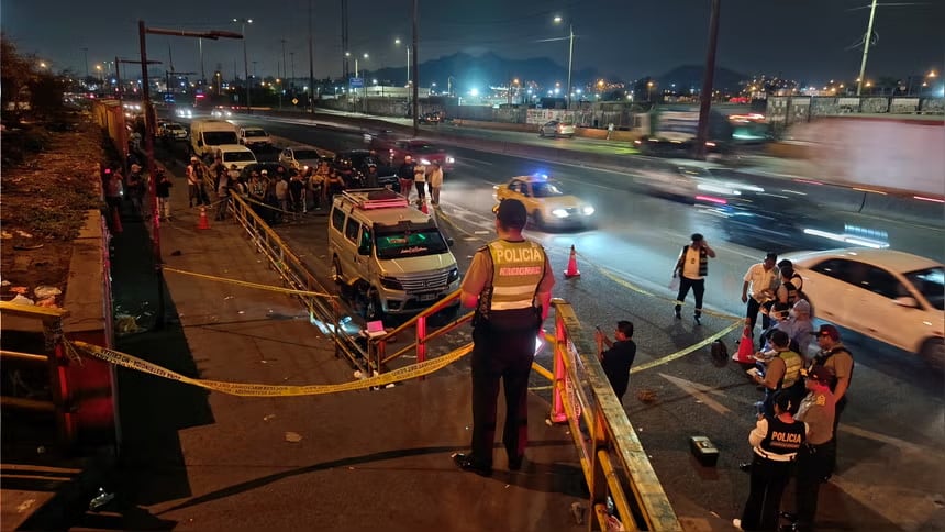 El conductor de 23 años fue atacado cuando llamaba pasajeros en el paradero de Acho. La Policía investiga si el crimen está vinculado al cobro de cupos. (Imagen: RPP)
