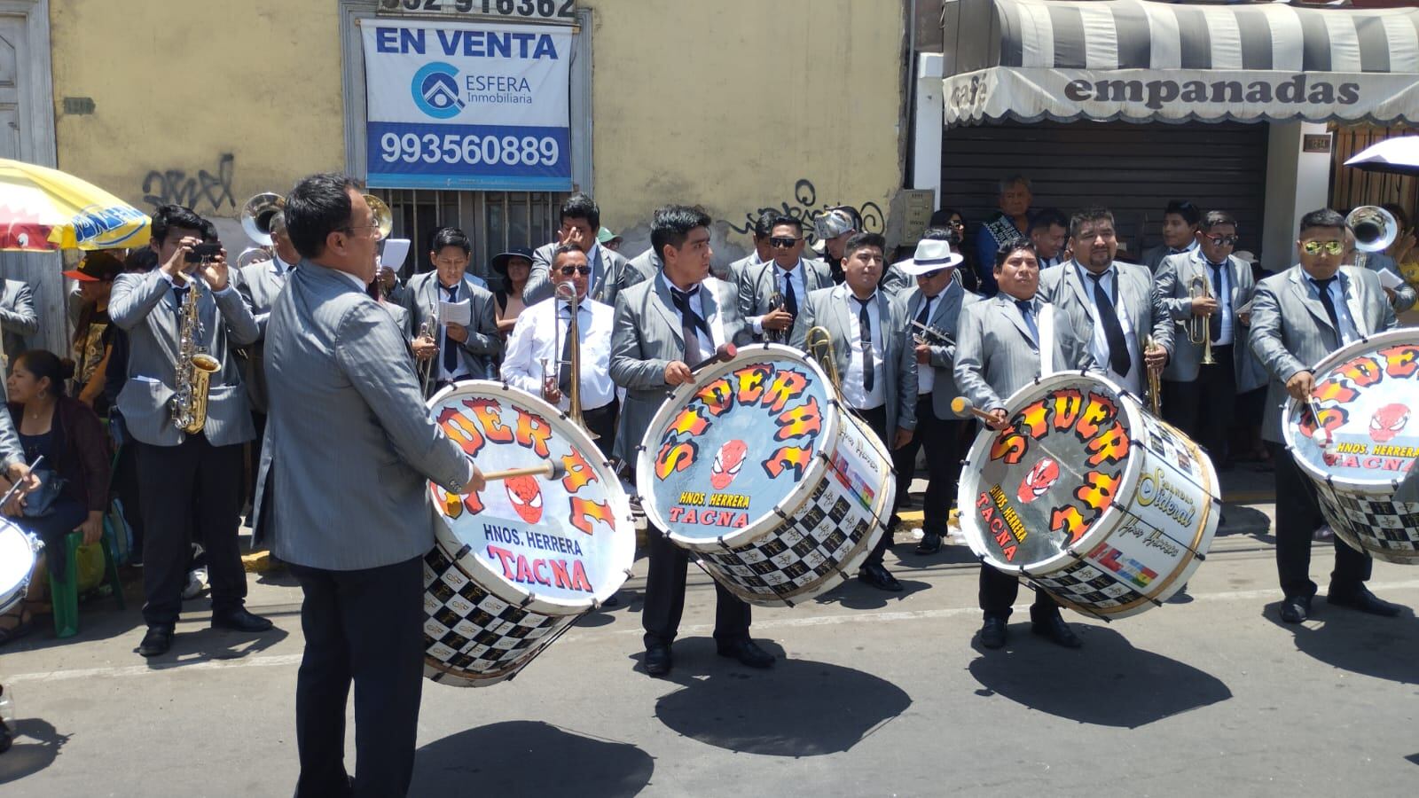 La banda Sideral impuso sus notas en la calle Alto Lima del centro de la Ciudad Heroica. (Foto: GEC)
