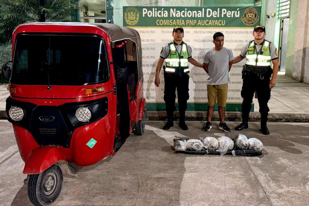 Descubren estupefaciente en unidad vehicular