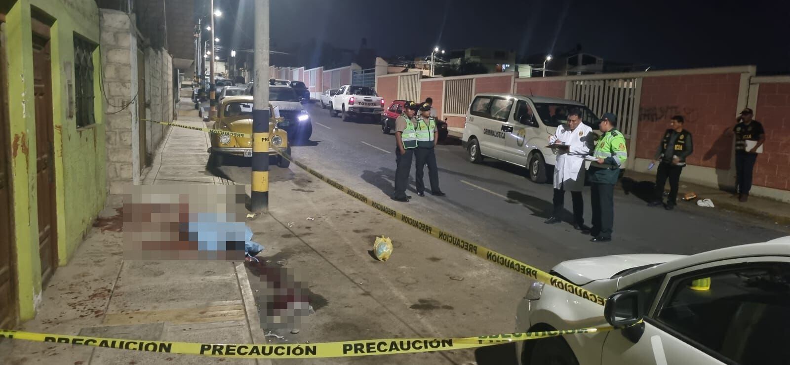 Policías de Criminalística, de comisaría Central y Depincri acudieron a la avenida Emancipación