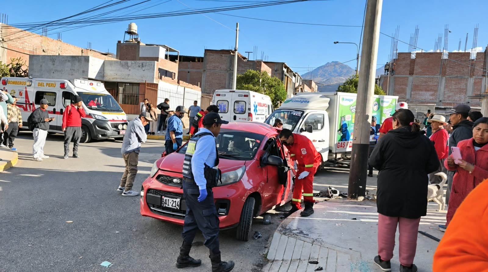 Accidente: Choque entre auto y camión distribuidor de gas deja una joven muerta (Foto: GEC)