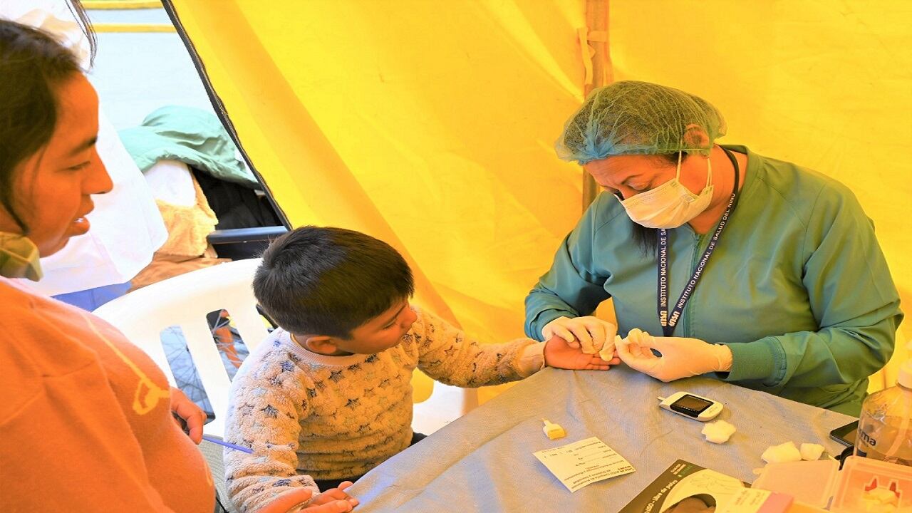 Entre las señales que un padre de familia debe tomar en cuenta es si su niño tiene sobrepeso, obesidad o manchas oscuras en el cuello, nuca y axilas.