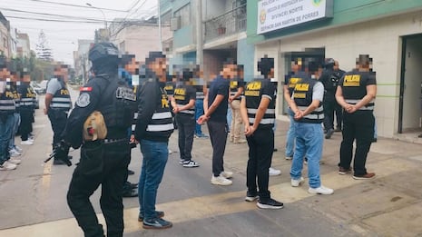 Caen ocho policías en Lima por exigir dinero a detenidos durante estado de emergencia