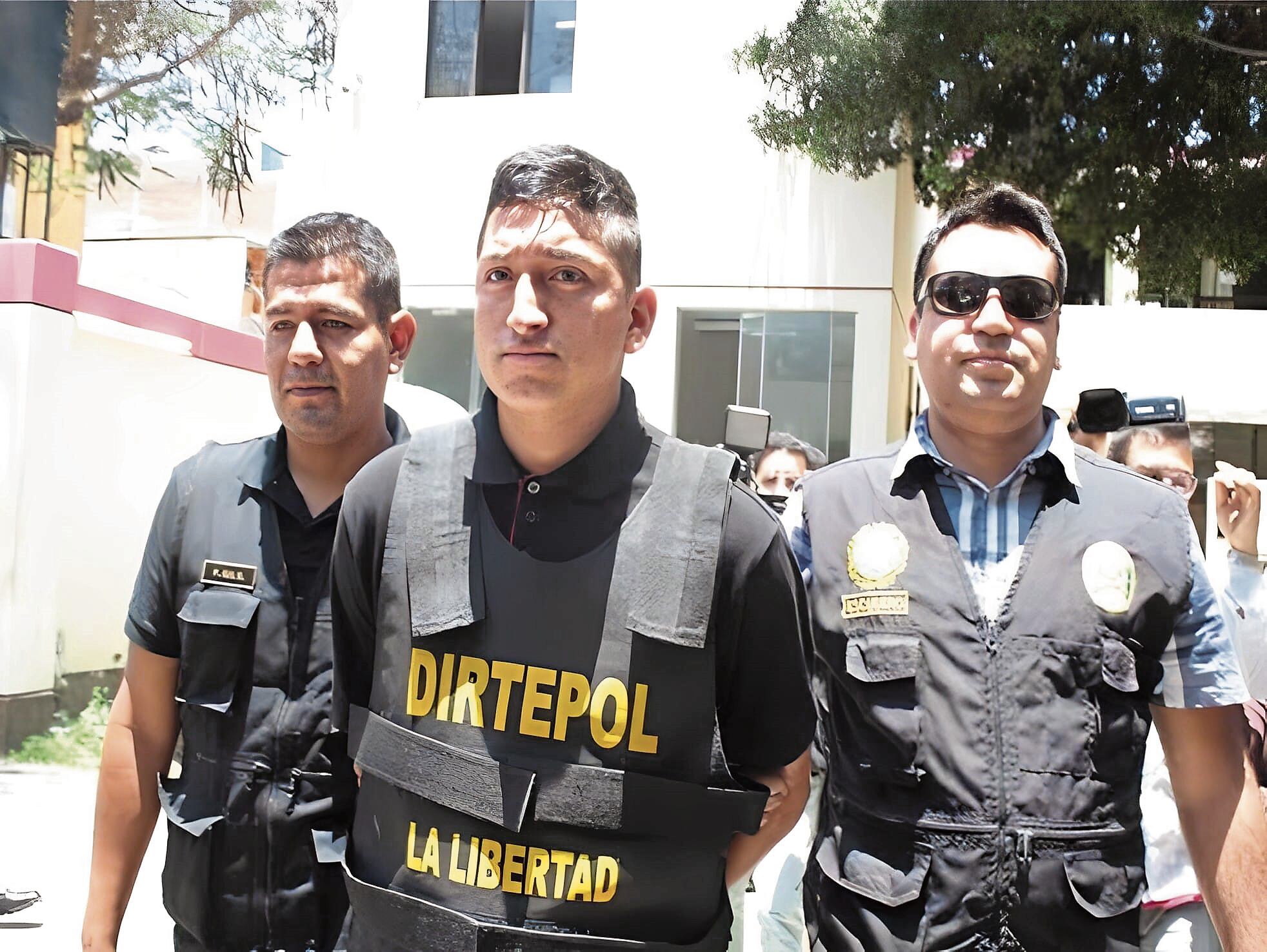 El Ministerio del Interior (Mininter) ofrece 500 mil soles por el paradero de Jhonsson Smit Cruz Torres. Por otros criminales, hay recompensa entre S/ 10 mil y S/ 40 mil.