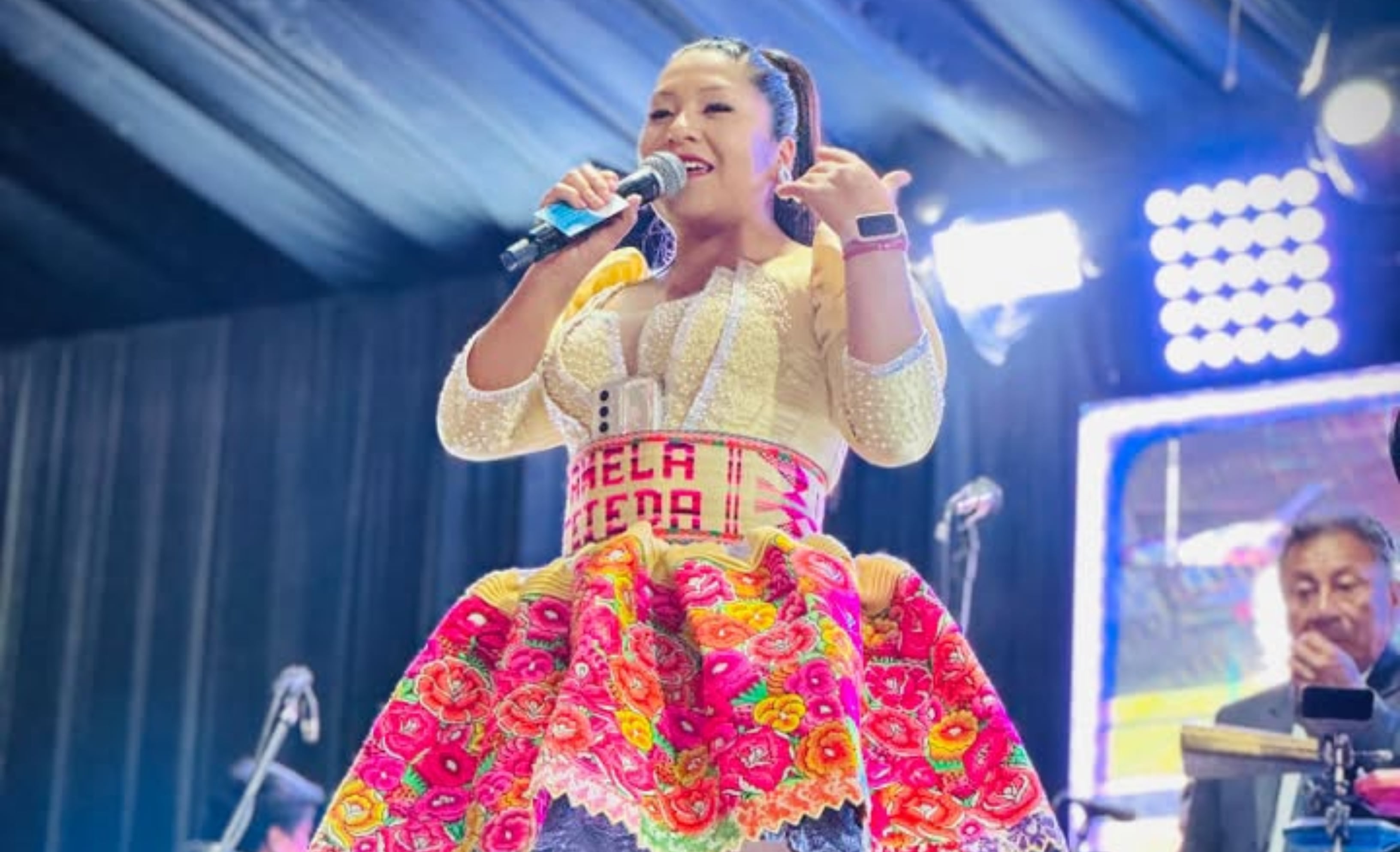 Pamelita Tejeda: la reina del vaso lleno y el "santiago tecno"