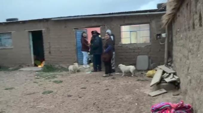 La víctima, de 75 años, fue encontrada con cortes y hematomas en su vivienda rústica de la comunidad Canchi Grande. No se descarta que el móvil esté vinculado a conflictos por terrenos.