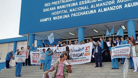 Protestaron en el Hospital Nacional Almanzor Aguinaga Asenjo de Chiclayo.