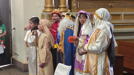 Navidad en Arequipa: Niños adoradores recorren nacimientos en iglesias (FOTOS)