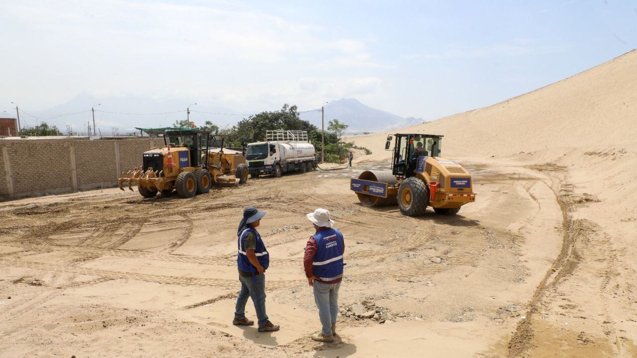 Alcalde de Trujillo, Mario Reyna, dispuso proyectos para mejorar la calidad de vida de cientos de ciudadanos que tienen sus viviendas en medio de arenales.