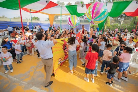 Ica: risas, magia y espíritu navideño en la entrega de regalos a niños y niñas