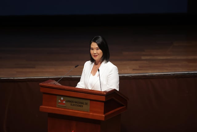 Keiko Fujimori recibió sus credenciales del JNE