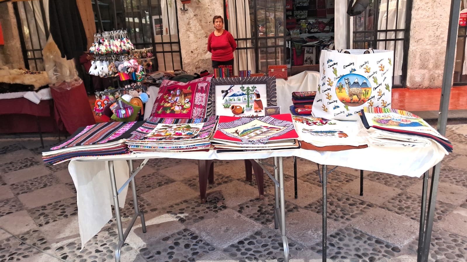 Feria de Artesanía en Arequipa por el aniversario de la Ciudad Blanca. (Foto: Flor Barrios/@photo.gec)