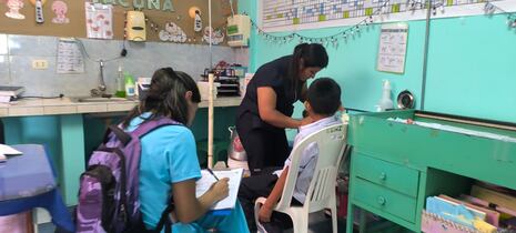 Satipo: Más de una decena de escolares llegan a posta médica por cuadro de intoxicación