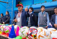 La Libertad: Entregan material deportivo para colegios de Tayabamba