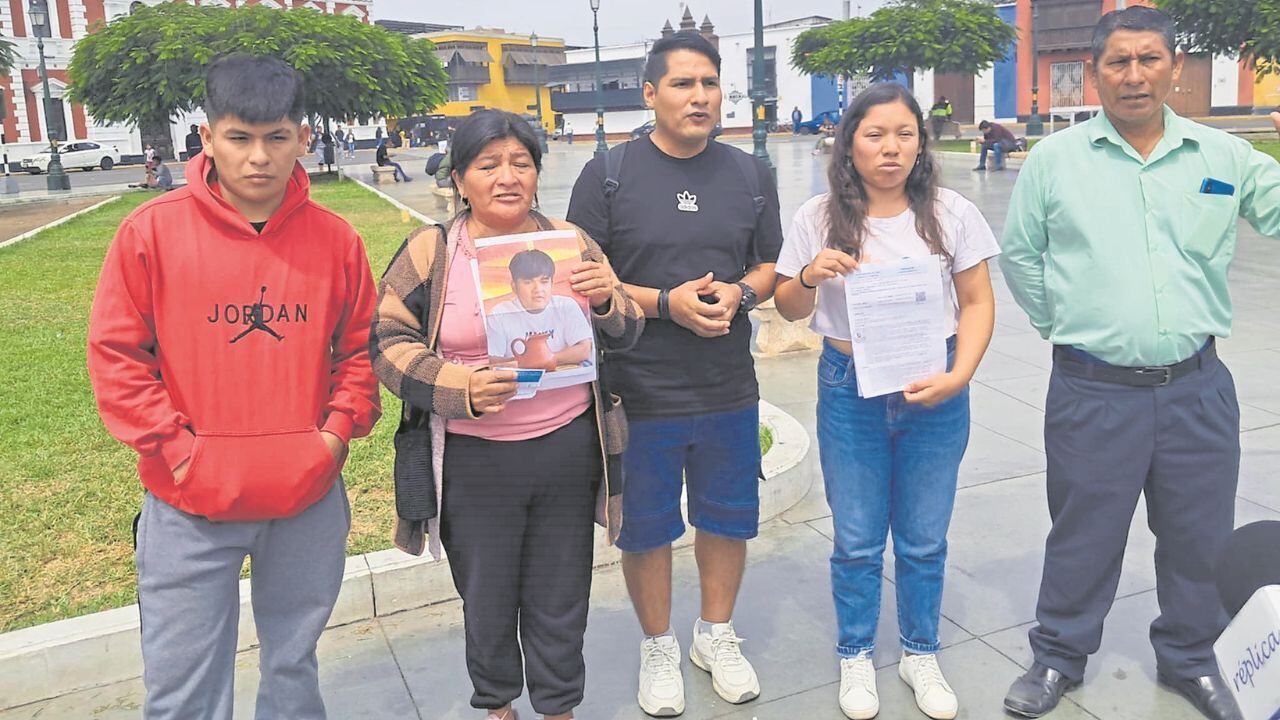 Parientes de los trabajadores mineros que estarían retenidos en un socavón por un grupo armado en Pataz llegaron a Trujillo de Piura, Chiclayo y Tumbes en busca de información sobre sus seres queridos. Mientras, otro grupo viajó a dicha provincia andina para seguir de cerca el trabajo de la Policía Nacional.