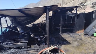 Familia lo pierde todo por incendio en Camaná