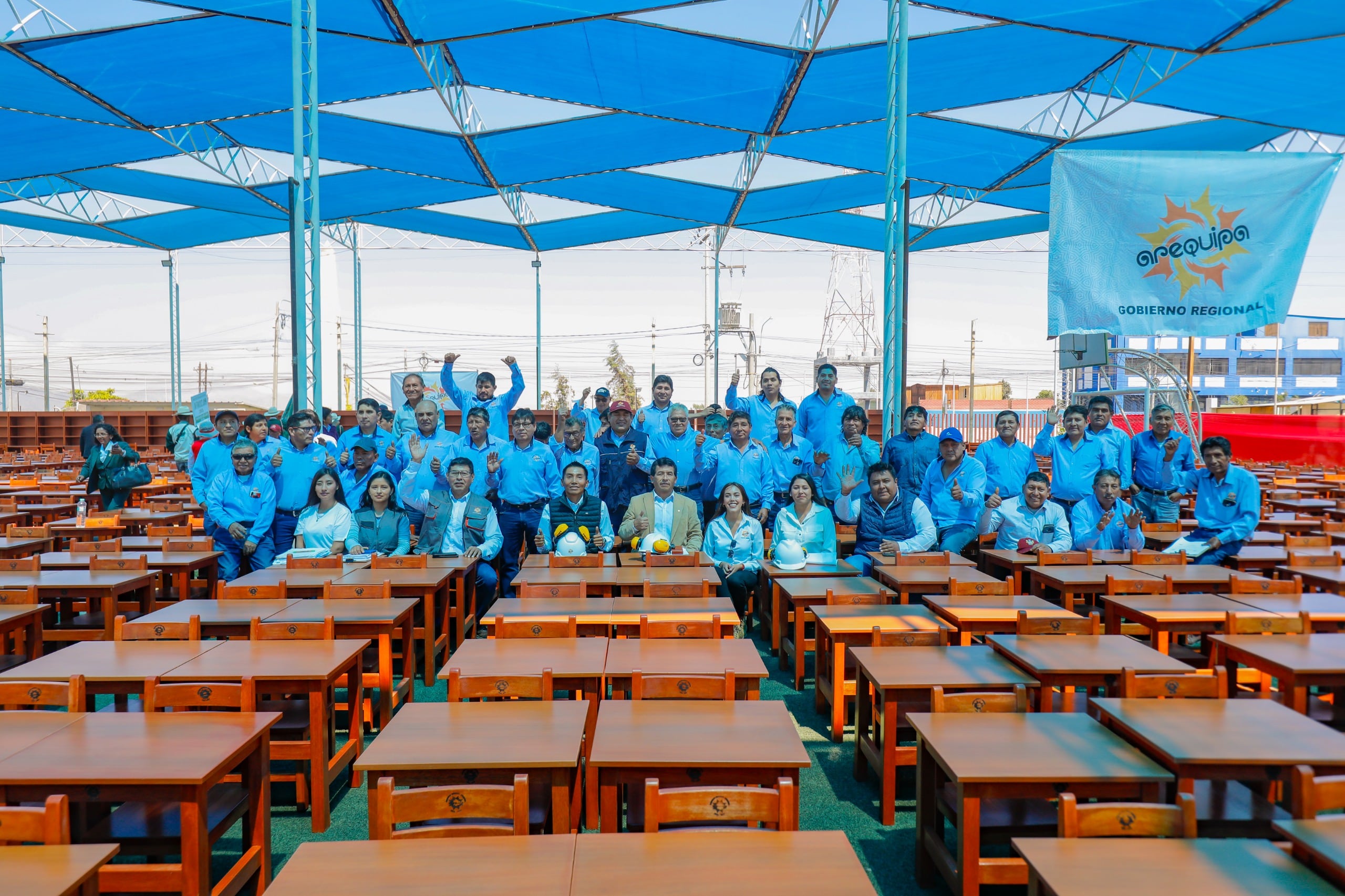 Entrega del mobiliario escolar por parte del Gobierno Regional de Arequipa. Foto: Difusión.