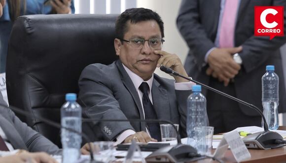 César Vásquez en sesión congresal