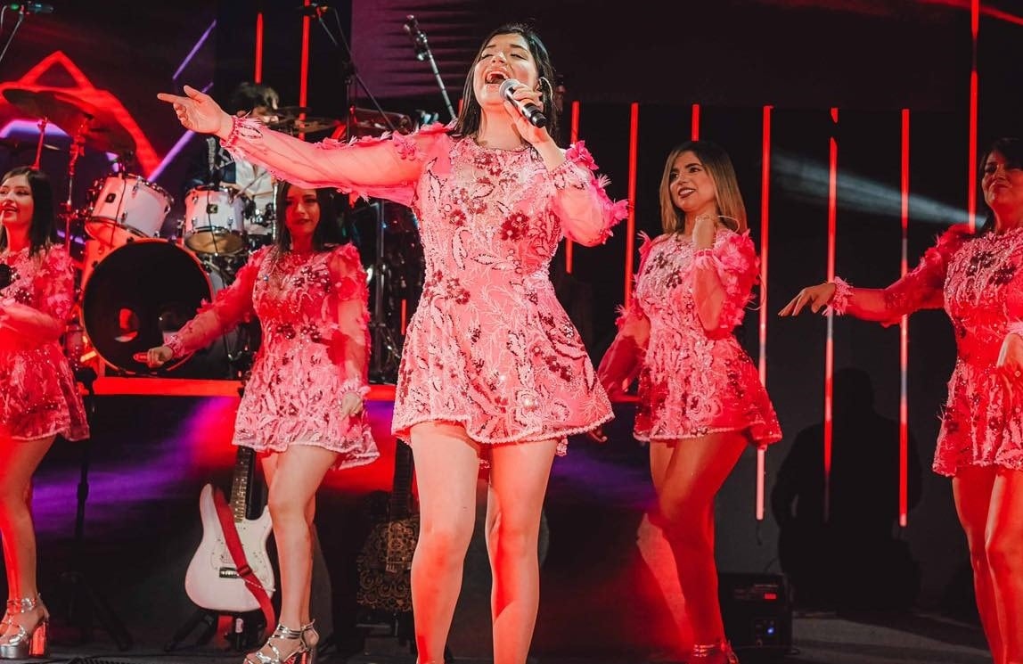 Para celebrar los 33 años de vida artística, dará un espectáculo sensacional.