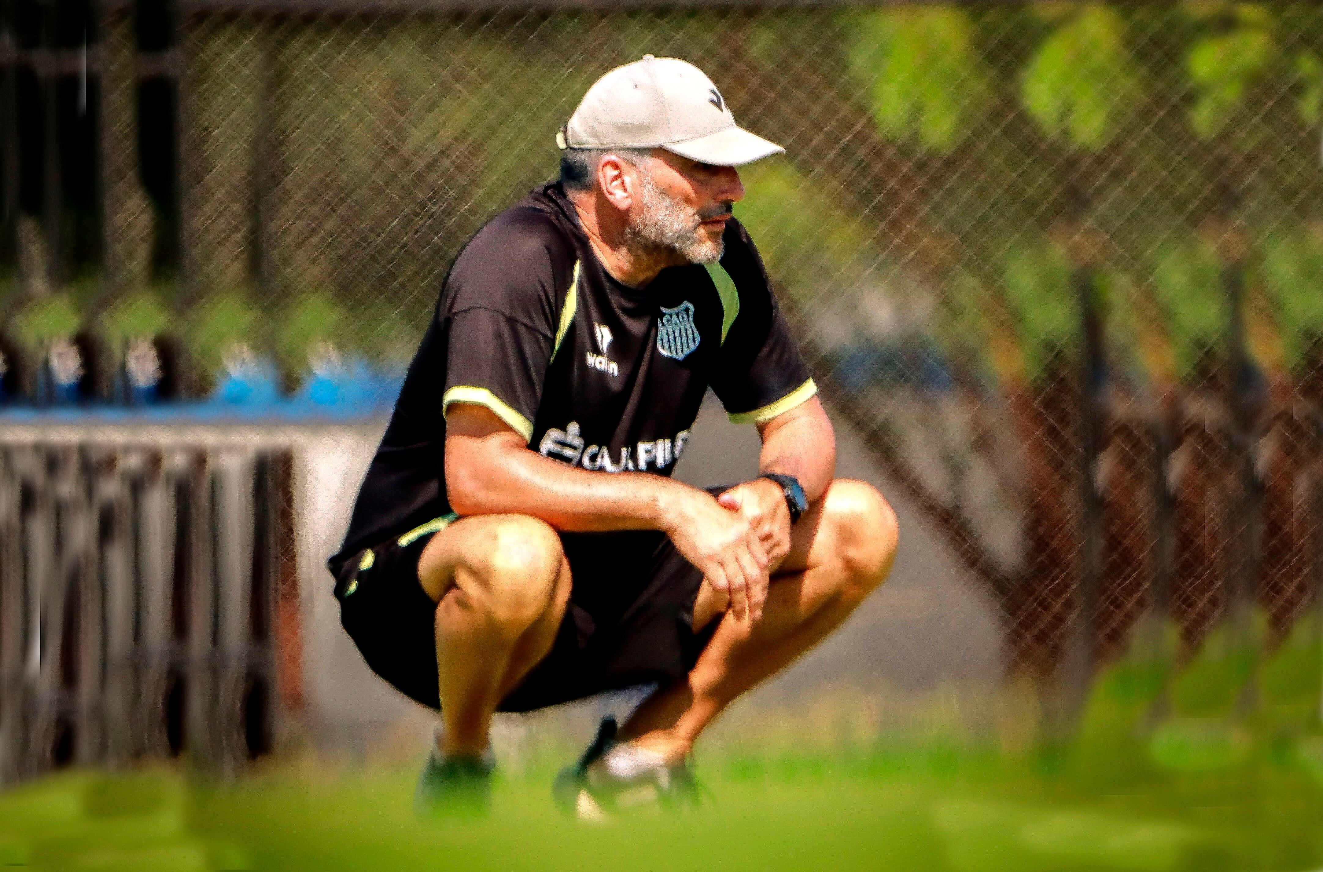 Preocupación en el técnico albo, que no logra aun sacar al equipo de la zona de descenso.
