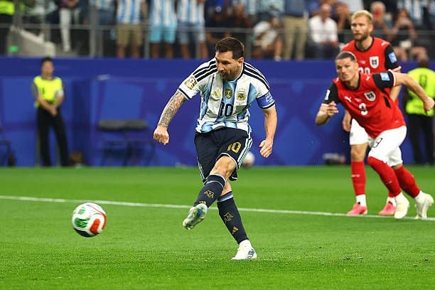 El capitán de la albiceleste desperdició un remate desde los doce pasos en los primeros minutos de juego. (Foto: Getty)
