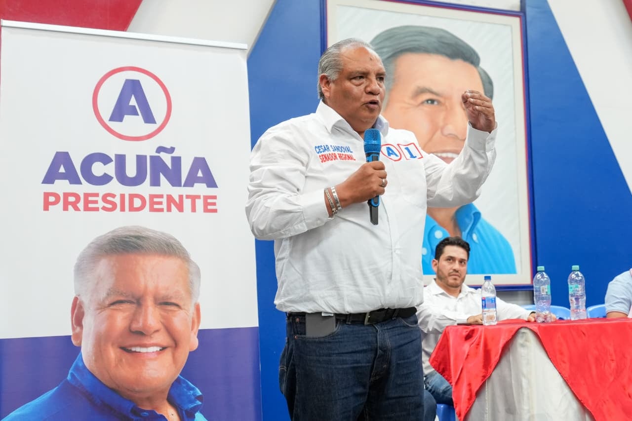 Candidato al Senado asegura que delincuentes lo intimidan a través de mensajes. También dice que le derribaron 120 paneles electorales.