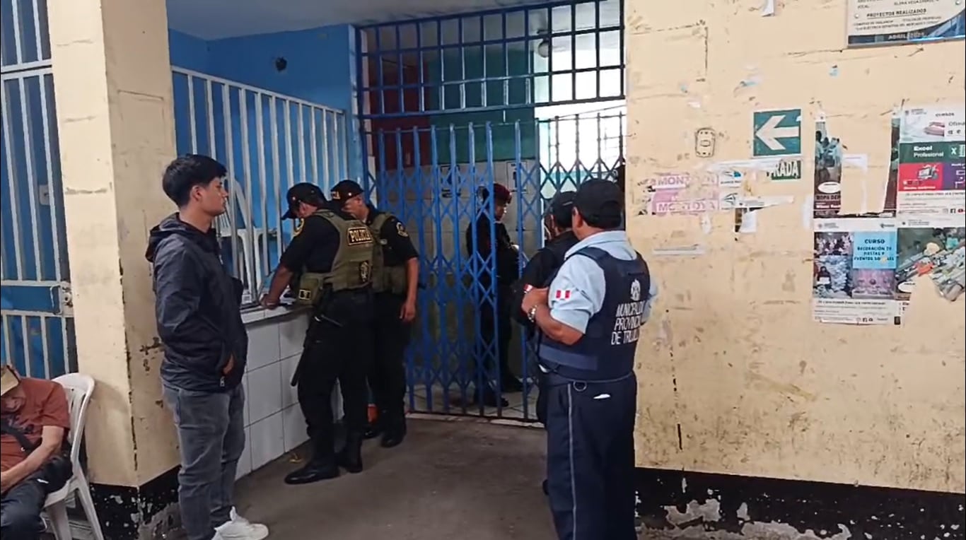 Comerciantes de Los Portales son víctimas de delincuentes que les exigen S/ 200 mil de “inscripción” y cupos diarios de S/ 5 por cada uno de los puestos. (Foto: Captura RPP Trujillo)