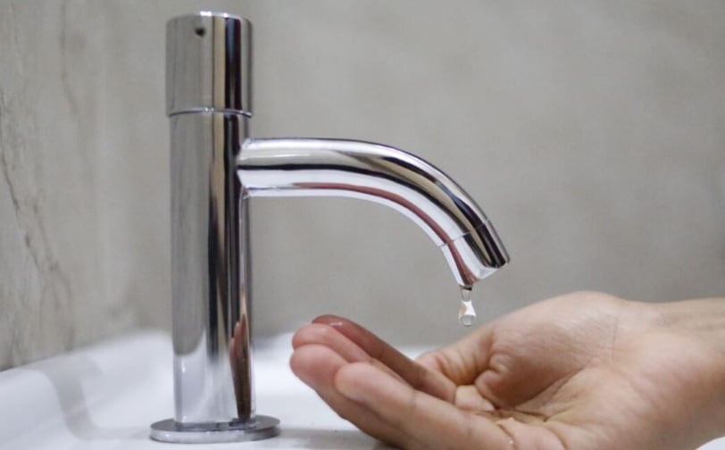 Sedapal informó que la suspensión del servicio responde a trabajos de mantenimiento en la red sanitaria y limpieza de instalaciones clave del sistema.