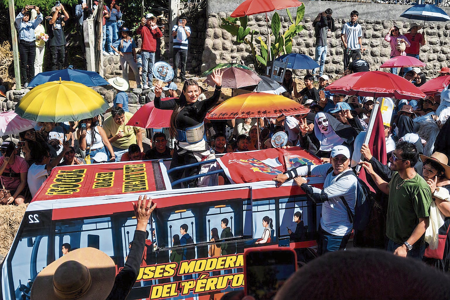 Alcaldesa de Arequipa realiza campaña con pasaje de S/1