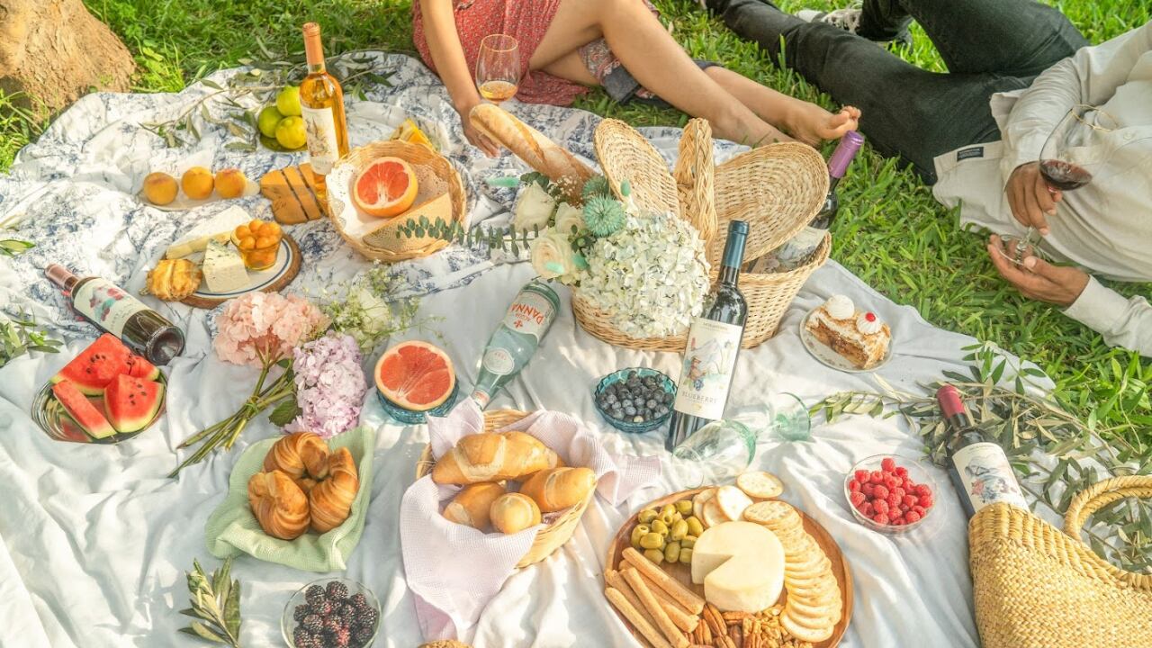 La bodega ubicada en Caraz, en plena Cordillera Blanca, presenta su propuesta de vinos elaborados con berries cultivados en altura, ideales para acompañar celebraciones y encuentros al aire libre en esta estación.