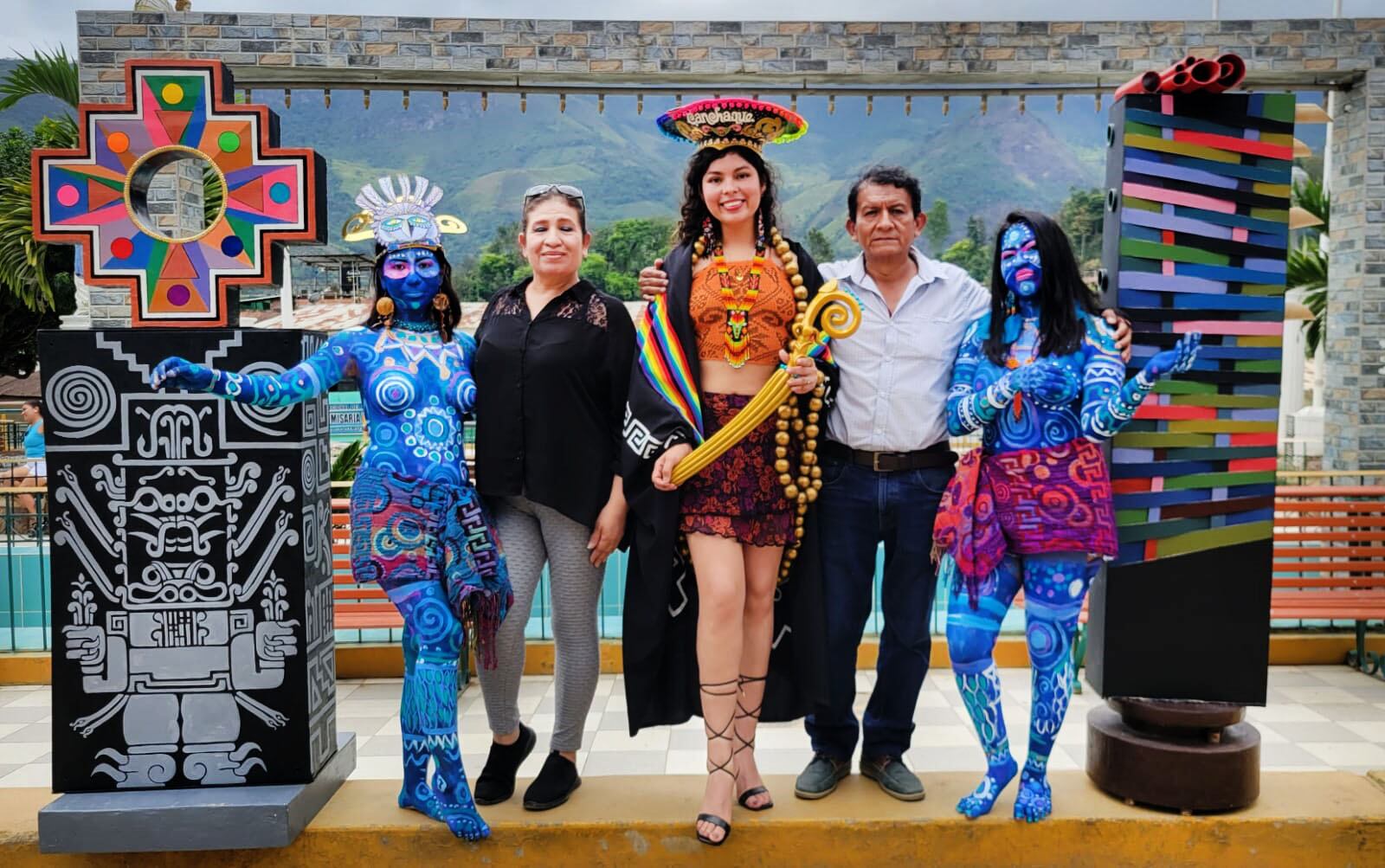 Artistas de Perú y Ecuador dan vida a la II Bienal Intercontinental de Arte Ancestral e Indigena.