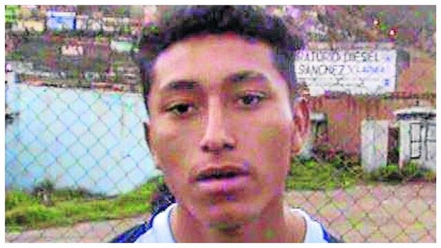 ​Le roban a futbolista mientras jugaba partido de Copa Perú