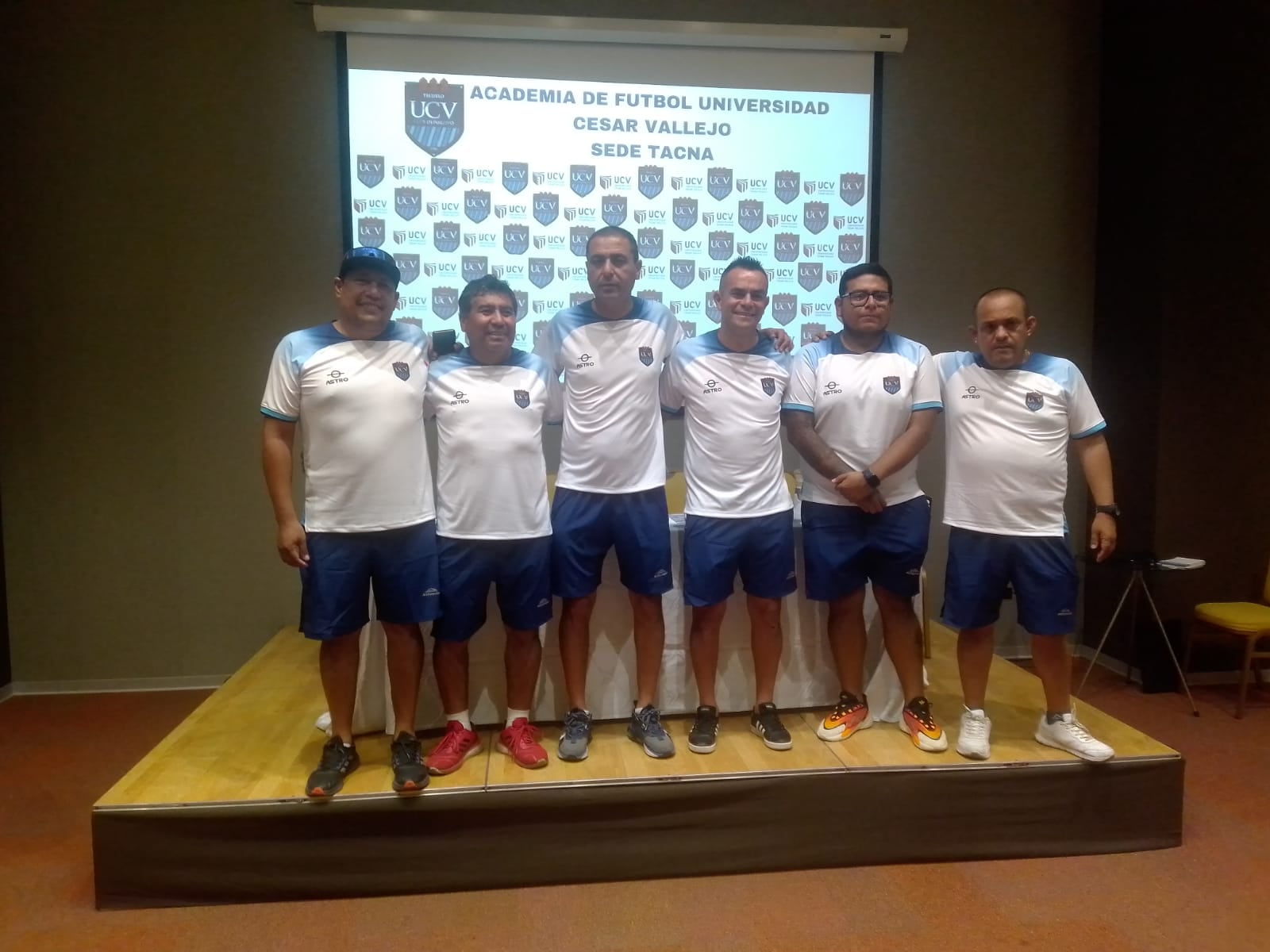 Erick "El Charapa" Torres encabezó conferencia de prensa en el BTH Hoteles en Tacna. (Difusión)